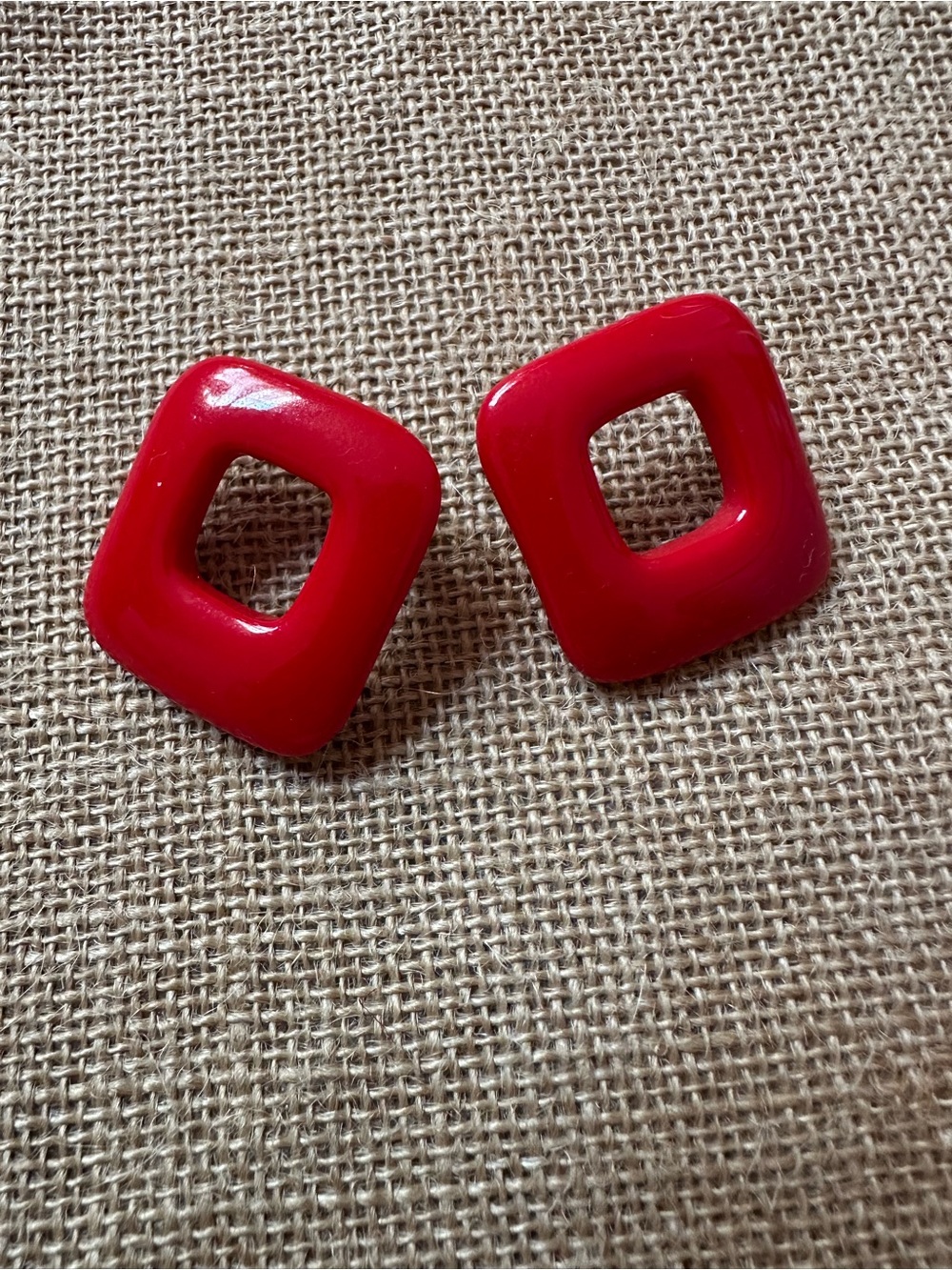 ✨5/$25 Vintage 80s Chunky Plastic Red Square Earrings